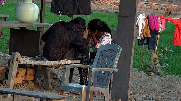 La comunidad que prostituye a sus hijas para poder subsistir (FOTOS)