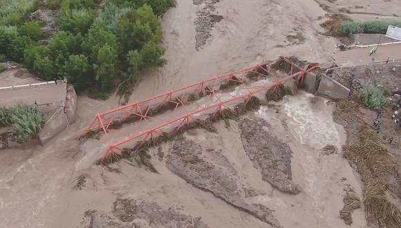 Puente Montalvo se desploma ante arremetida del río Moquegua (VIDEO)