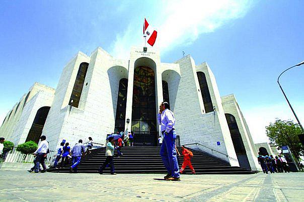 Sala ordena la captura de sacerdote acusado por tocamientos a menor