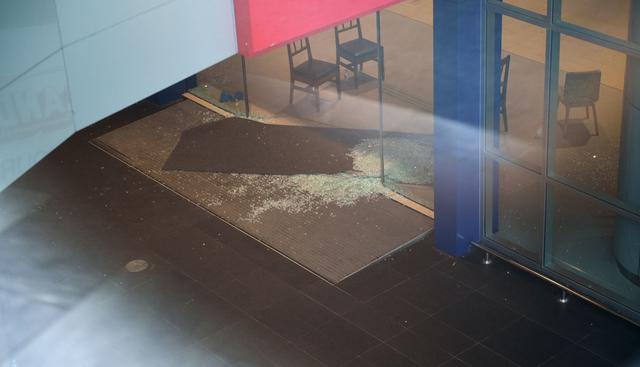 En el interior del mall las imágenes todavía recuerdan el momento violento que pasaron ayer los visitantes que solo acudían a hacer sus compras. (AFP).