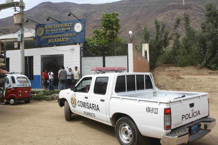 Un muerto y 4 heridos al caer auto a abismo de 200 metros