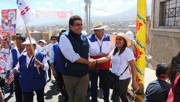 Javier Ísmodes presenta propuesta para evitar la contaminación ambiental en Arequipa