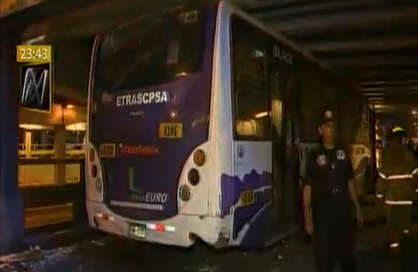 Bus choca contra puente en avenida Brasil y deja más de 20 heridos (FOTOS Y VIDEO)