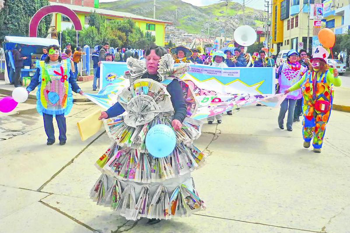 Trajes creativos 2025 con material reciclable