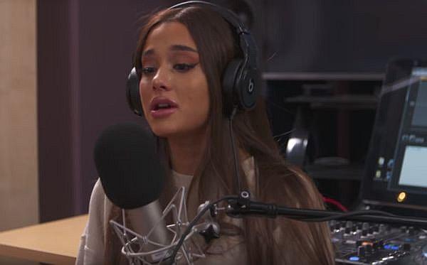 Ariana Grande se conmovió al recordar el atentado en Manchester (VIDEO)