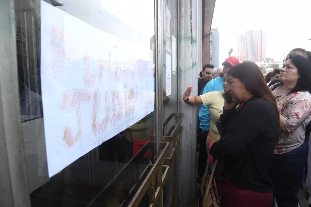 Plantón Poder Judicial/ Foto: Alberto Valderrama