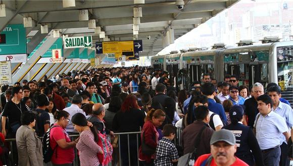 En la estación Naranjal se registra gran aglomeración de pasajeros en determinadas horas. (GEC)
