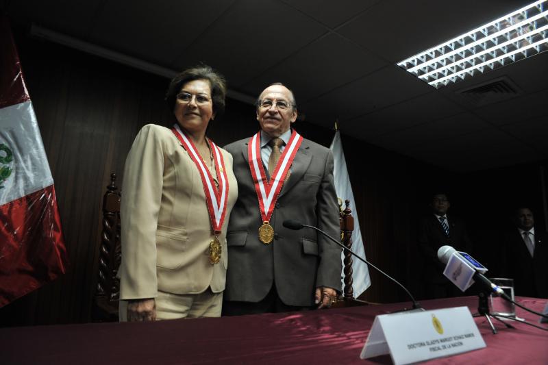 José Peláez lamentó renuncia de Gladys Echaíz