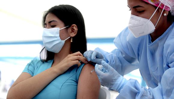Más de 2,800 enfermeras son vacunadas con la dosis Sinopharm en el colegio de Enfermeras del Perú. Foto: Lino Chipana Obregón / @photo.gec