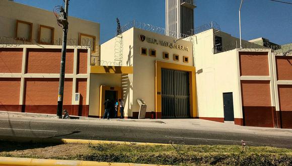 Retornan a Moquegua 58 internos que estaban en cárcel de Pocollay en Tacna