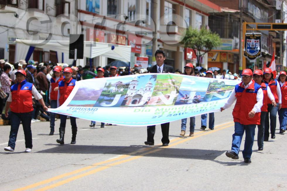 Colorido desfile engalana calles de Huancayo (FOTOS) 