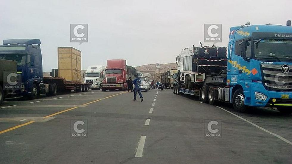 Tía María: Camiones quedan varados debido a bloqueos (FOTOS)
