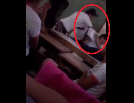 Así golpeó un alumno a un profesor por recibir mala nota (VIDEO)
