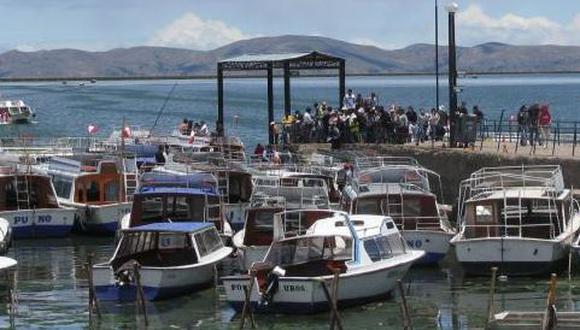 Delincuentes roban bote del puerto muelle en Puno