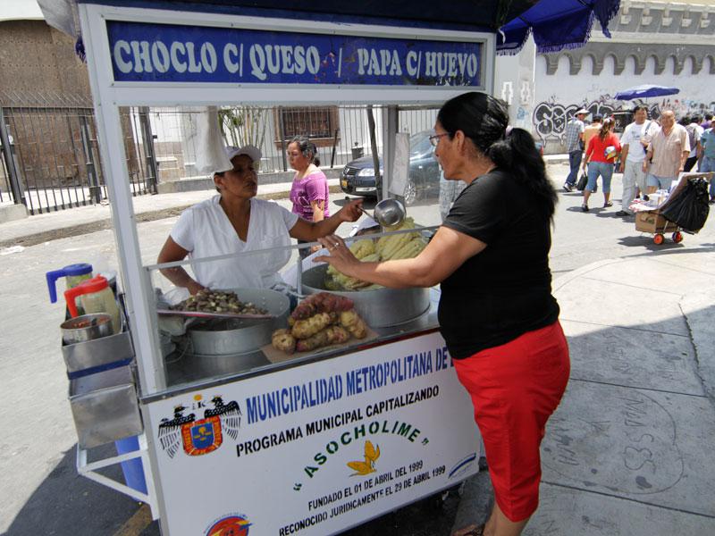 Villarán: "En julio habrá resultados sobre reubicación de ambulantes"