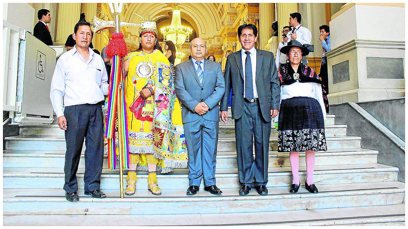 Inca y su 'coya' visitan a premier exigiendo presupuesto 