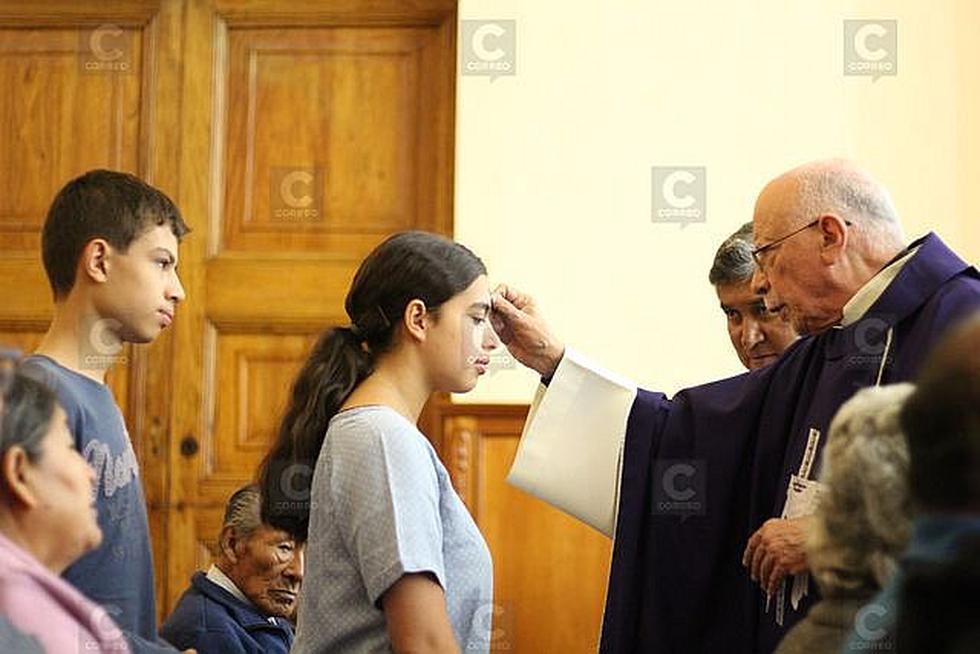 Miles de fieles participaron en misa del miércoles de ceniza en Arequipa
