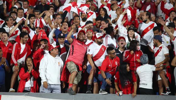 Selección peruana: la afición expresó su enojo tras la controversial jugada en los minutos finales ante Uruguay. Foto: @SeleccionPeru.