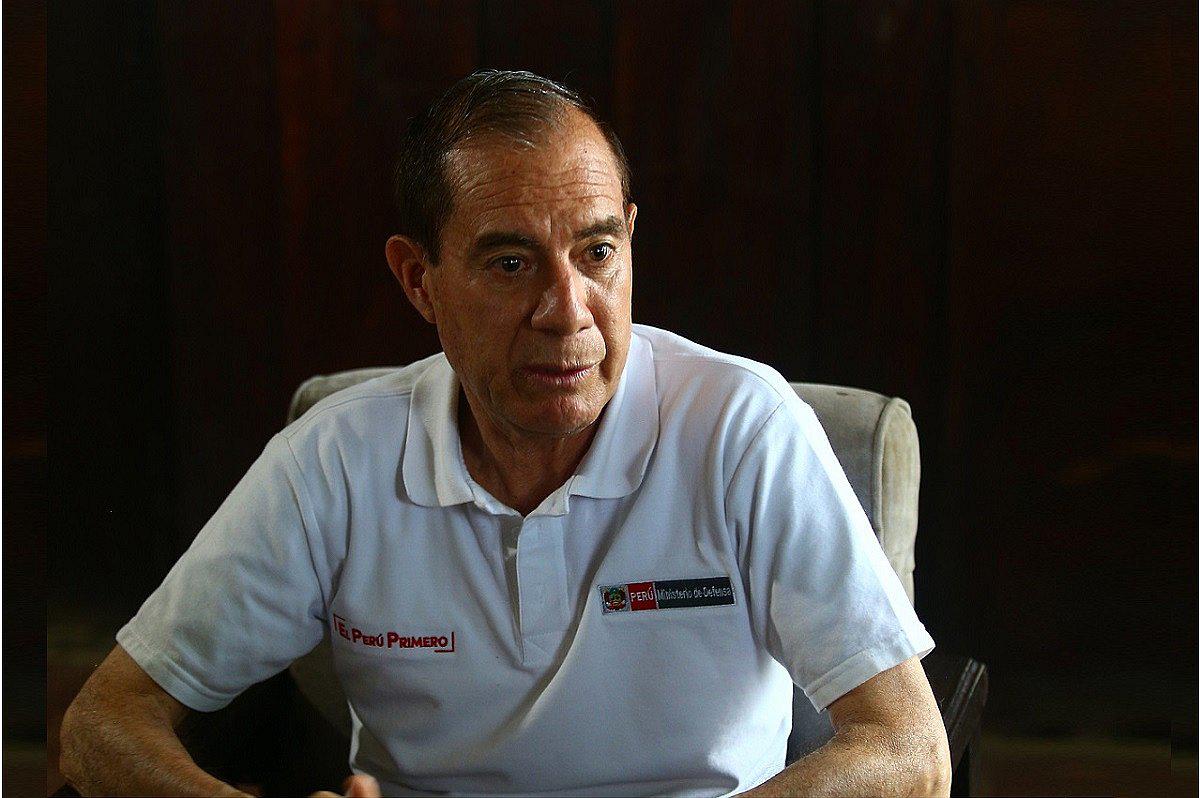 Ministro de Defensa, Walter Martos: "No hay ningún indicativo de que esto sea un golpe"