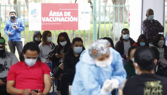 Desde este lunes se vacunará a personas mayores de 30 años en Lima y Callao, anunció el Minsa (Foto: Britanie Arroyo / @photo.gec)