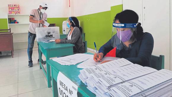 Jurado Electoral Especial de Huaraz declaró como improcedente a cinco listas, mientras que dos aspirantes a gobernador no lograron su registro y un tercero ha sido excluido.