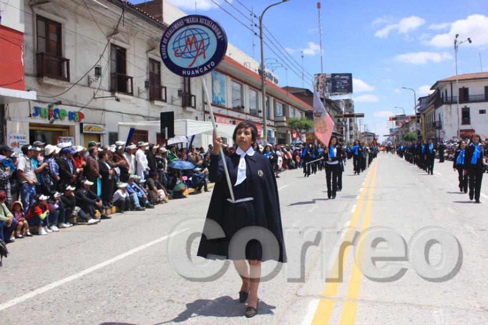 Colorido desfile engalana calles de Huancayo (FOTOS) 