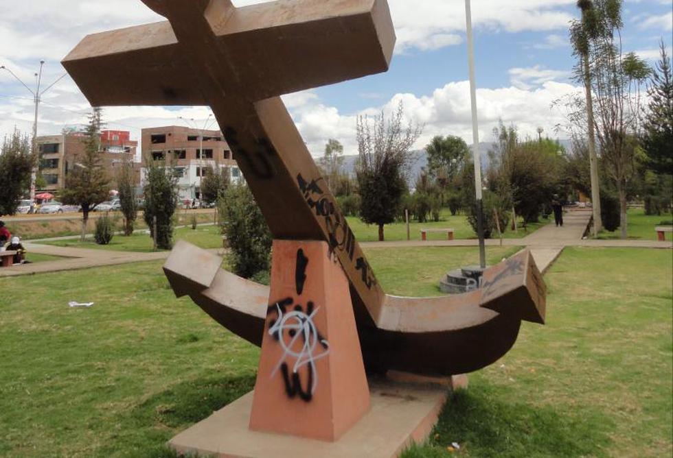 En Huancayo, Grau navega en indiferencia y basura (FOTOS)