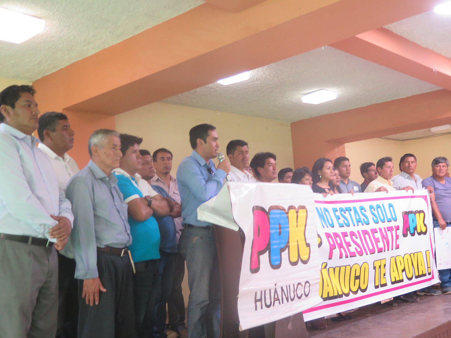 Richar Borja arremete contra Karina Beteta por apoderarse de obras de PPK