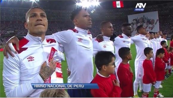 Perú vs Colombia: Paolo Guerrero se emocionó al máximo al cantar el Himno Nacional (VIDEO)