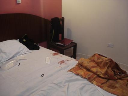 Se mata con aguja en las venas