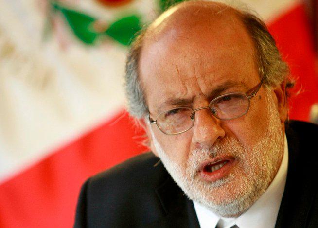 ​Nadine Heredia: Espero que denuncia sobre usurpación de funciones se trate de un error, sostiene Abugattás