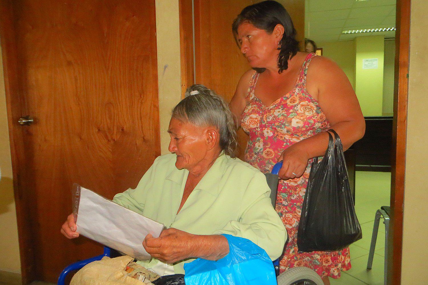 Chiclayo: Sexagenaria con discapacidad física llora ante juez pidiendo justicia (VIDEO)