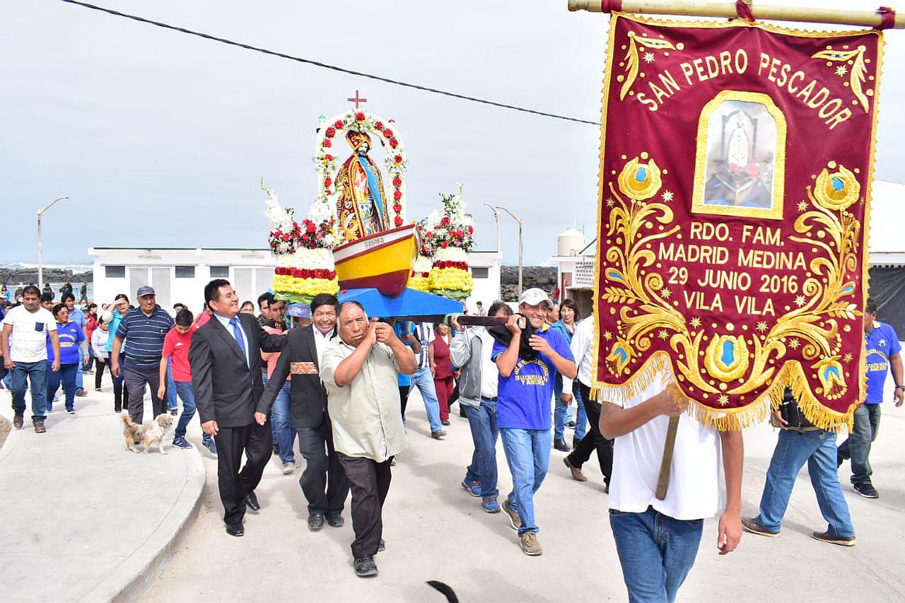 Pescadores con ceremonia especial y procesión rinden homenaje a San Pedro