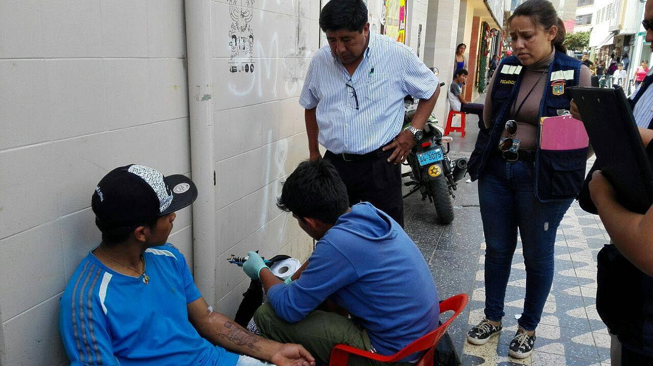Chiclayo: Intervienen a tatuador informal de pasaje Woyke