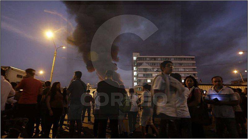 Incendio en Mesa Redonda: Bomberos afirman que el fuego está fuera de control (VIDEO) 