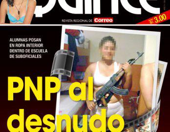 Alumnas PNP posan  desnudas y con armas