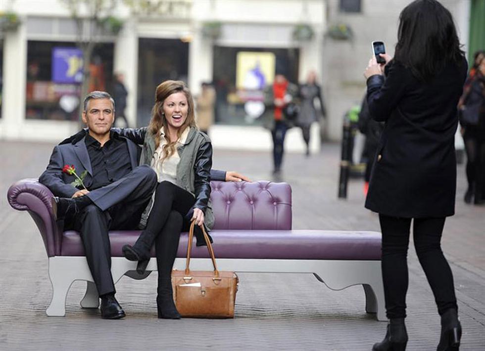 George Clooney sale a las calles a cortejar a mujeres por San Valentín
