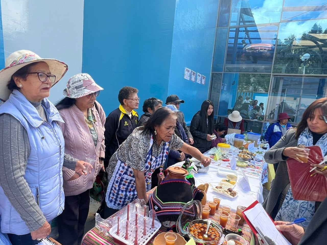 Adultos mayores participan de festival gastronómico en Huancavelica