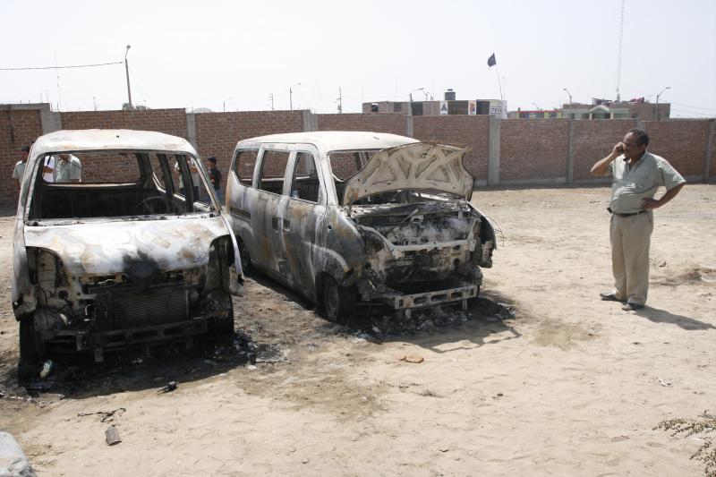 Extosionadores queman combis por no pagar "cupo" 