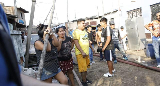 Un incendio se reportó el 5 de enero en una quinta ubicada en el Jr. Junín en Barrios Altos, en el Cercado de Lima. La emergencia fue catalogada como Código 2. (Foto: Ernesto Quilcate)