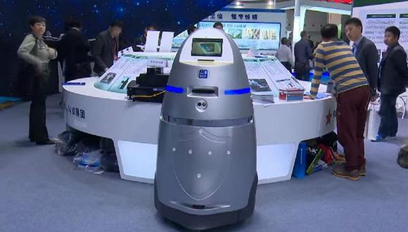 China: Robots empiezan a patrullar en uno de los mayores aeropuertos 