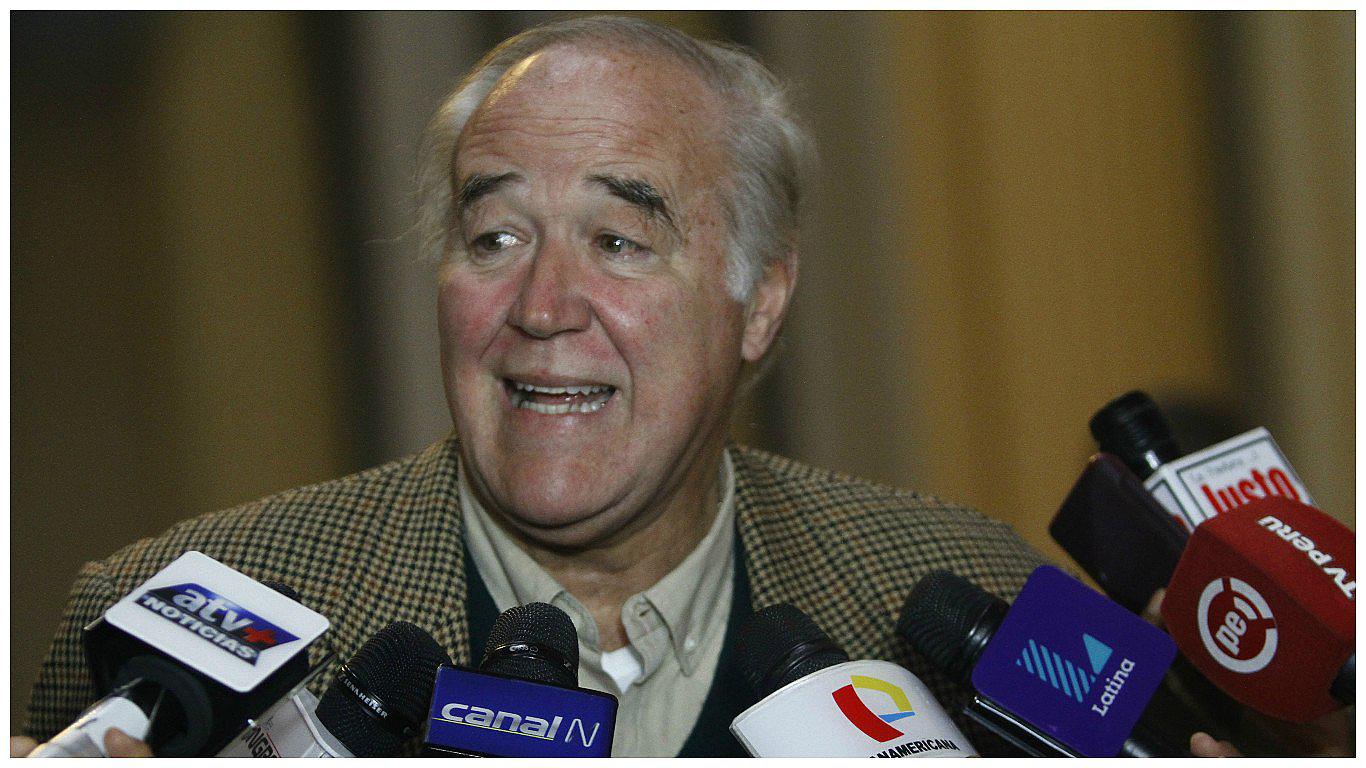 Víctor Andrés García Belaunde: “Mauricio Cruz, la próxima vez, vendrá esposado a comisión”