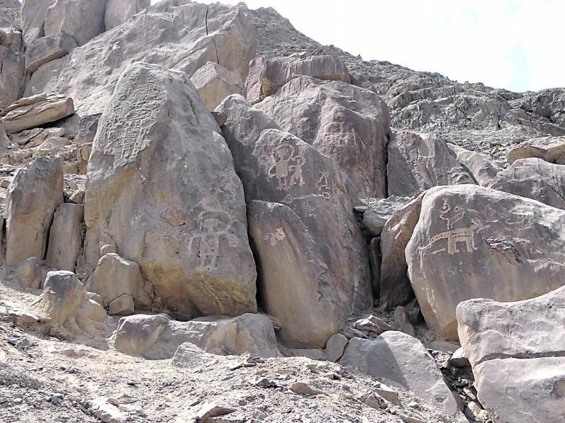 Sorprenden los petroglifos y grabados en Huancor, Chincha