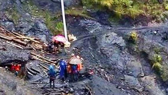 Dos personas pierden la vida tras derrumbe de mina 