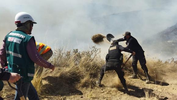 Brigadas trabajan para controlar el fuego: (Foto: Difusión)