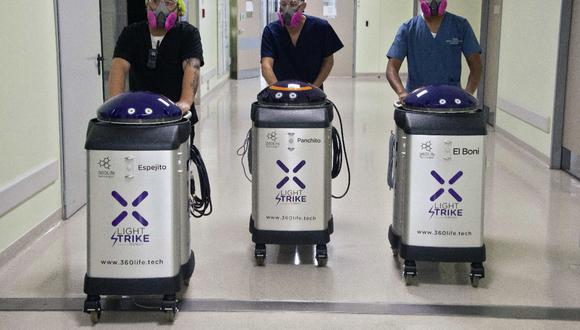 Ecuador: utilizan robots para esterilizar hospital para pacientes con coronacirus. (Foto: AFP)