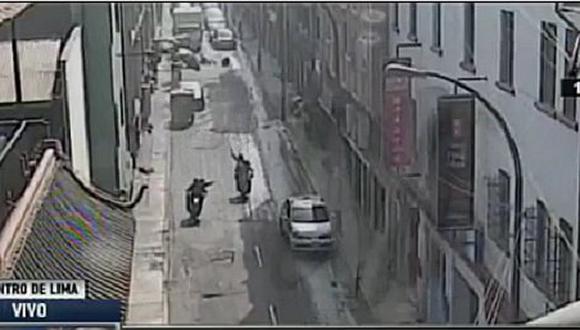 ​Cámaras de seguridad registran asalto a cambistas en el Barrio Chino (VÍDEOS)