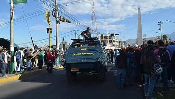 21 trabajadores de construcción civil heridos luego de enfrentamientos con la Policía
