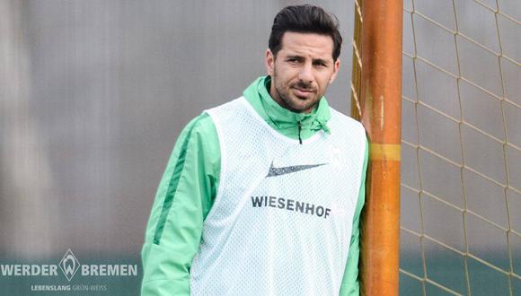 Claudio Pizarro salió lesionado de los entrenamientos del Werder Bremen 
