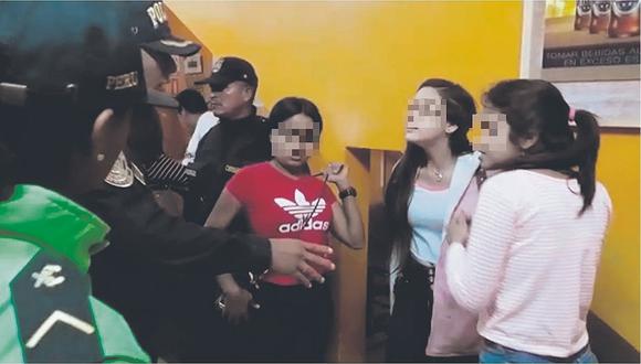 Intervienen a tres venezolanas más que atendían en un bar 